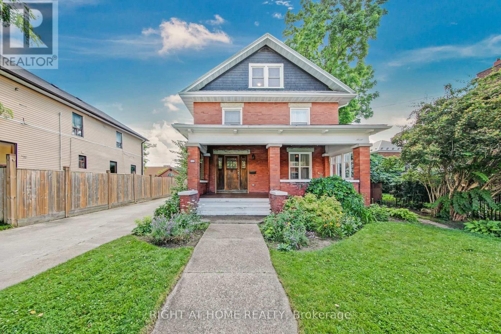 30 Willow Street N, Halton Hills (Ac Acton), Ontario  L7J 1Z7 - Photo 2 - W13570230