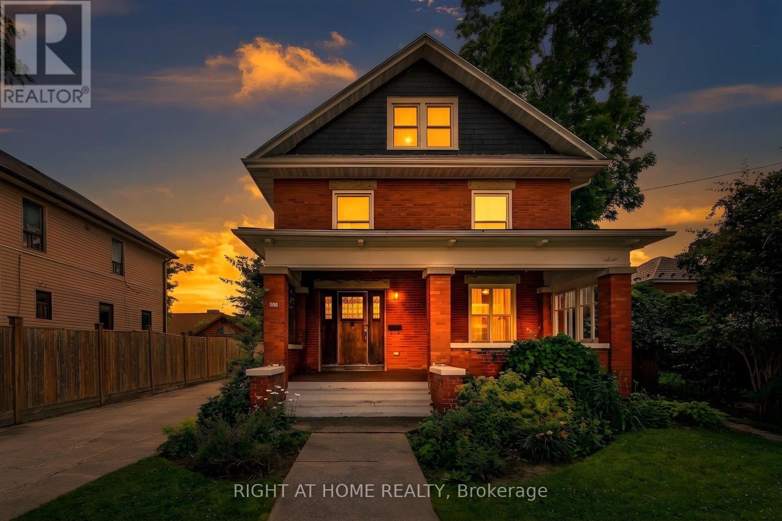 30 Willow Street N, Halton Hills (Ac Acton), Ontario  L7J 1Z7 - Photo 4 - W13570230