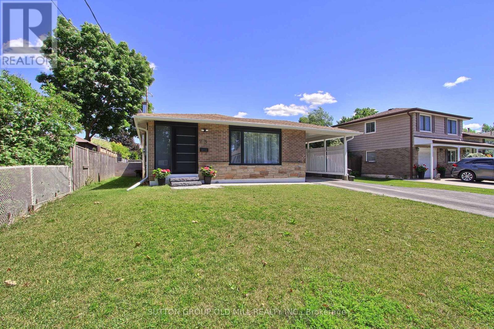 23 Moore Park Crescent, Halton Hills (Georgetown), Ontario  L7G 2T3 - Photo 2 - W13571620