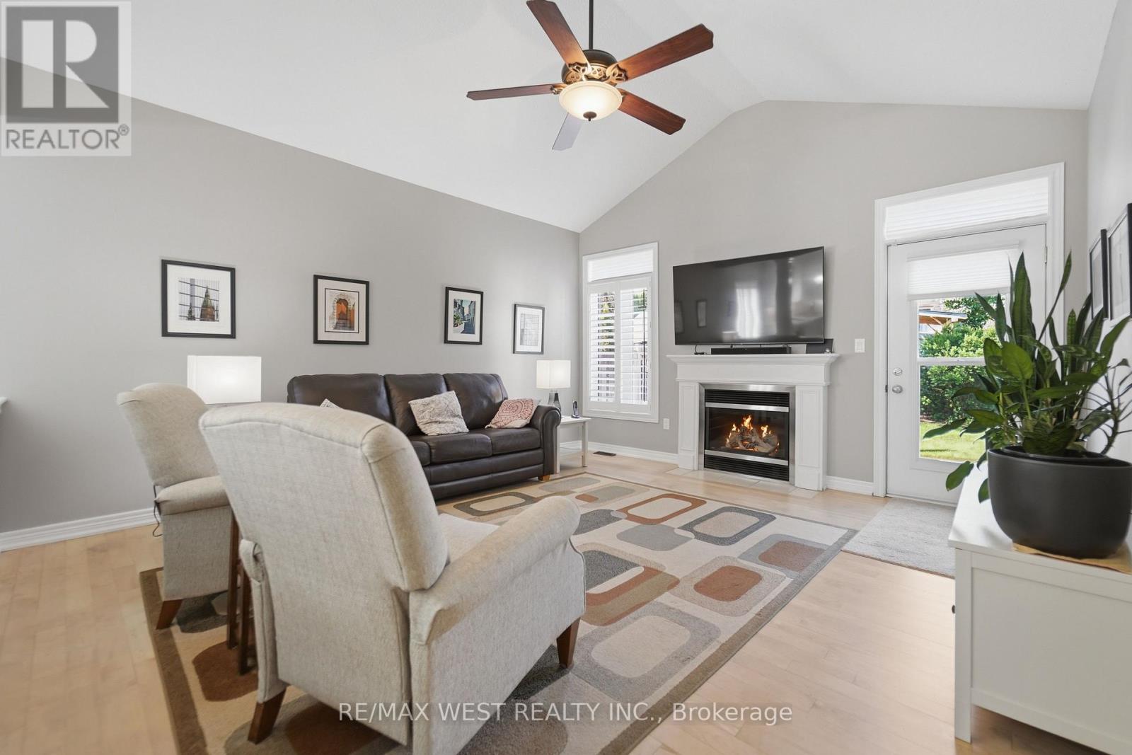 184 Tanners Drive, Halton Hills (Ac Acton), Ontario  L7J 3A8 - Photo 2 - W13573108