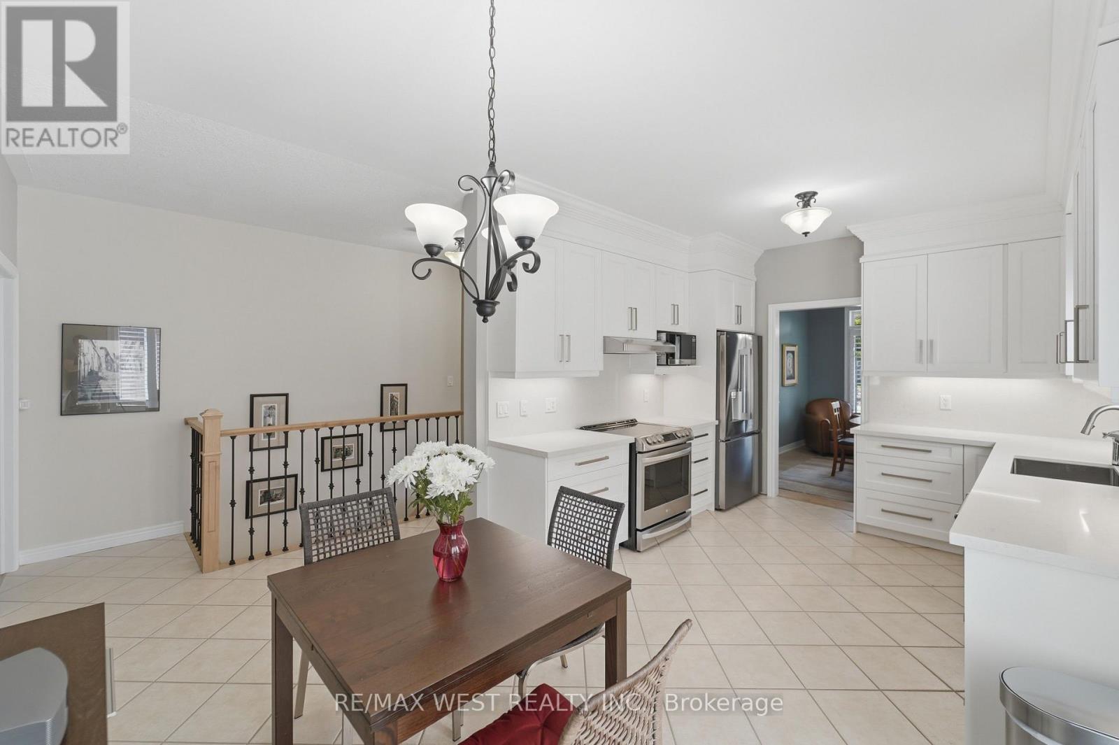184 Tanners Drive, Halton Hills (Ac Acton), Ontario  L7J 3A8 - Photo 3 - W13573108