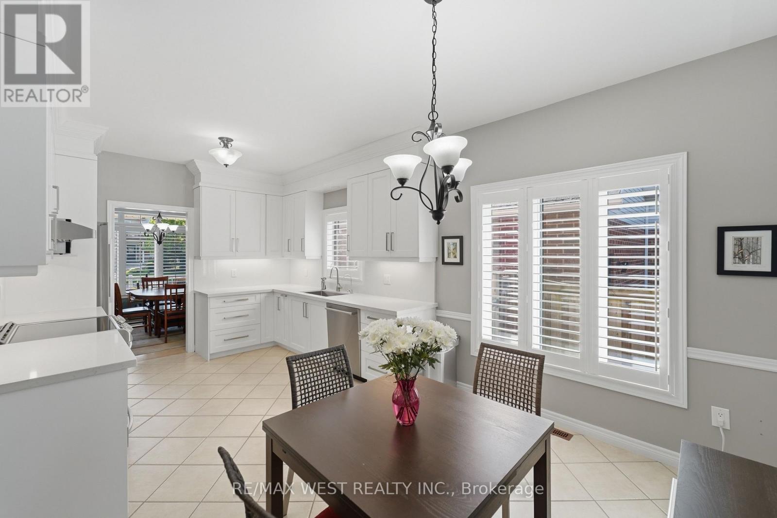 184 Tanners Drive, Halton Hills (Ac Acton), Ontario  L7J 3A8 - Photo 4 - W13573108