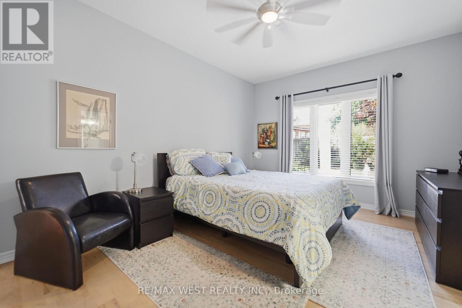 184 Tanners Drive, Halton Hills (Ac Acton), Ontario  L7J 3A8 - Photo 6 - W13573108