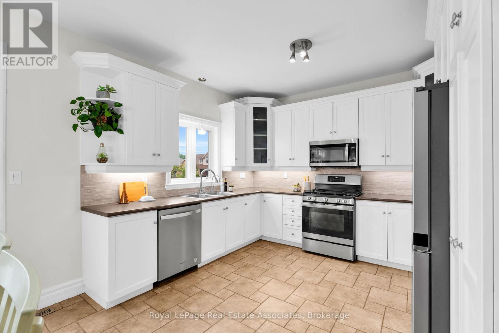 27 Rennie Street, Halton Hills (Ac Acton), Ontario  L7J 2Y7 - Photo 17 - W13573786