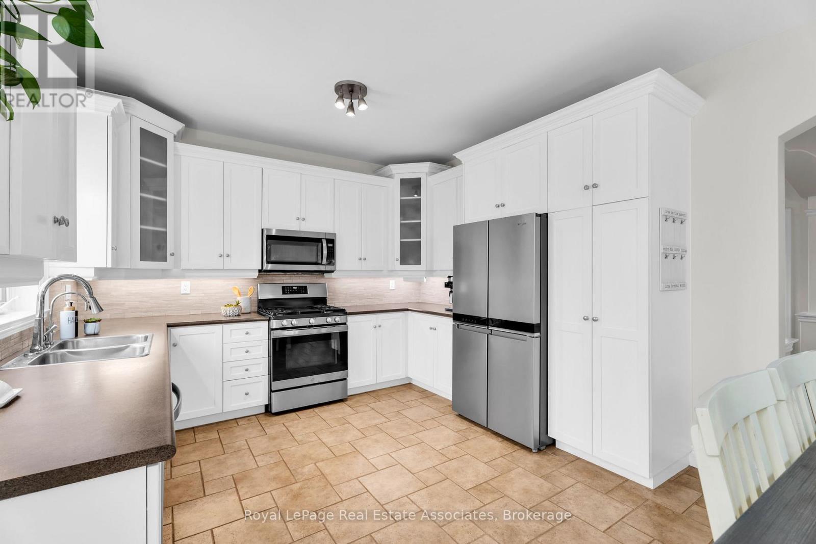27 Rennie Street, Halton Hills (Ac Acton), Ontario  L7J 2Y7 - Photo 18 - W13573786
