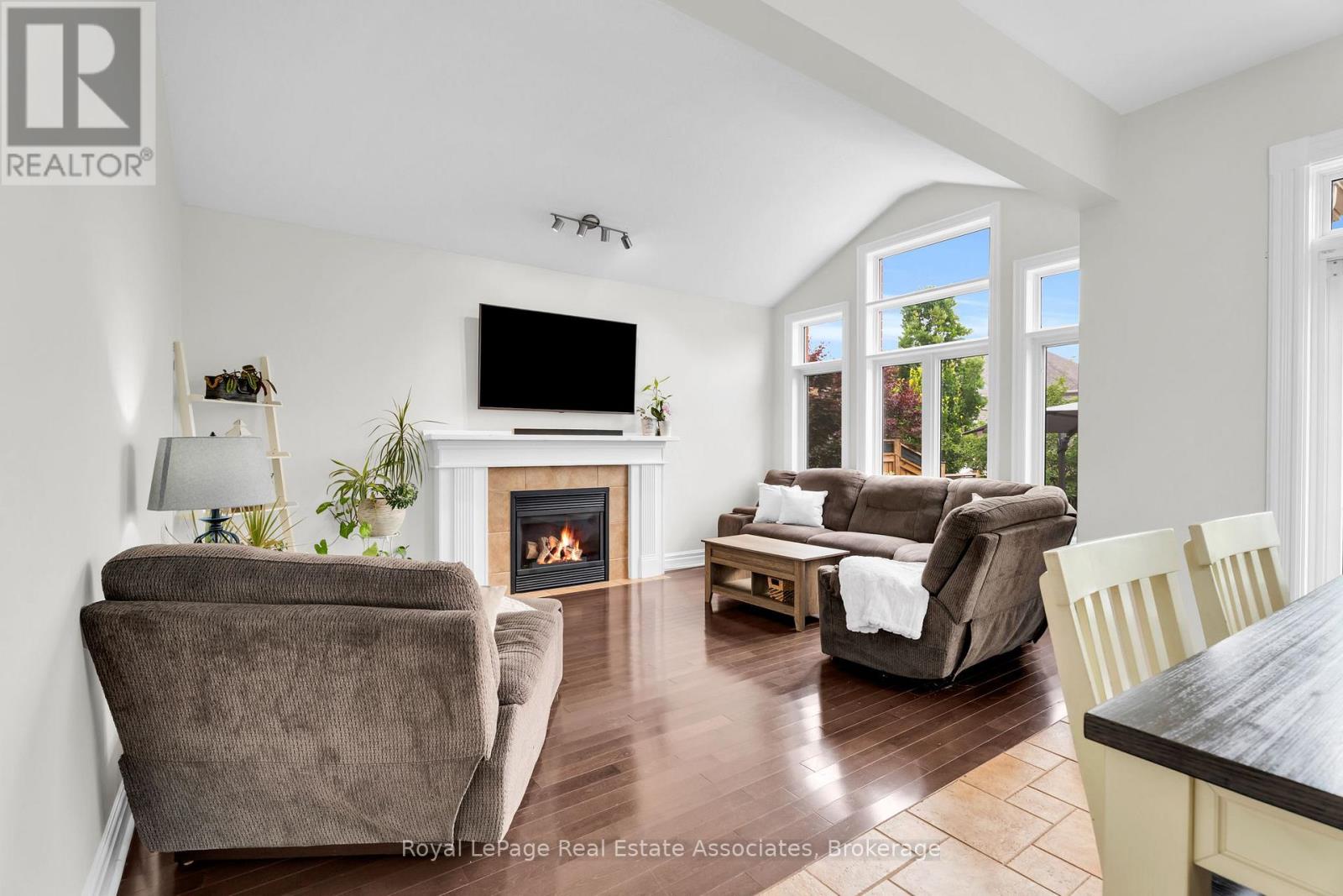 27 Rennie Street, Halton Hills (Ac Acton), Ontario  L7J 2Y7 - Photo 20 - W13573786