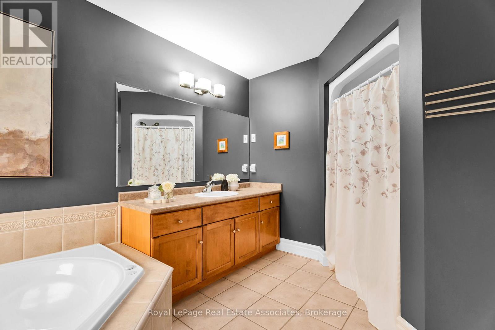 27 Rennie Street, Halton Hills (Ac Acton), Ontario  L7J 2Y7 - Photo 28 - W13573786