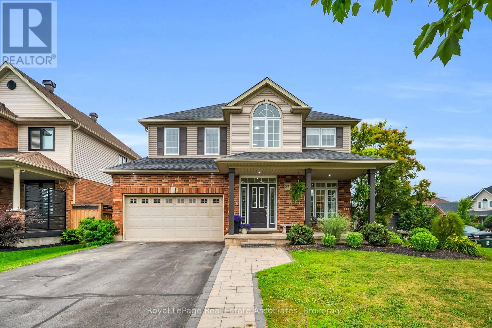 27 Rennie Street, Halton Hills (Ac Acton), Ontario  L7J 2Y7 - Photo 5 - W13573786
