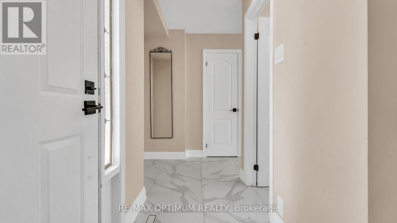 4 Lawnview Court, Brampton (Heart Lake West), Ontario  L7G 1T4 - Photo 3 - W13581778
