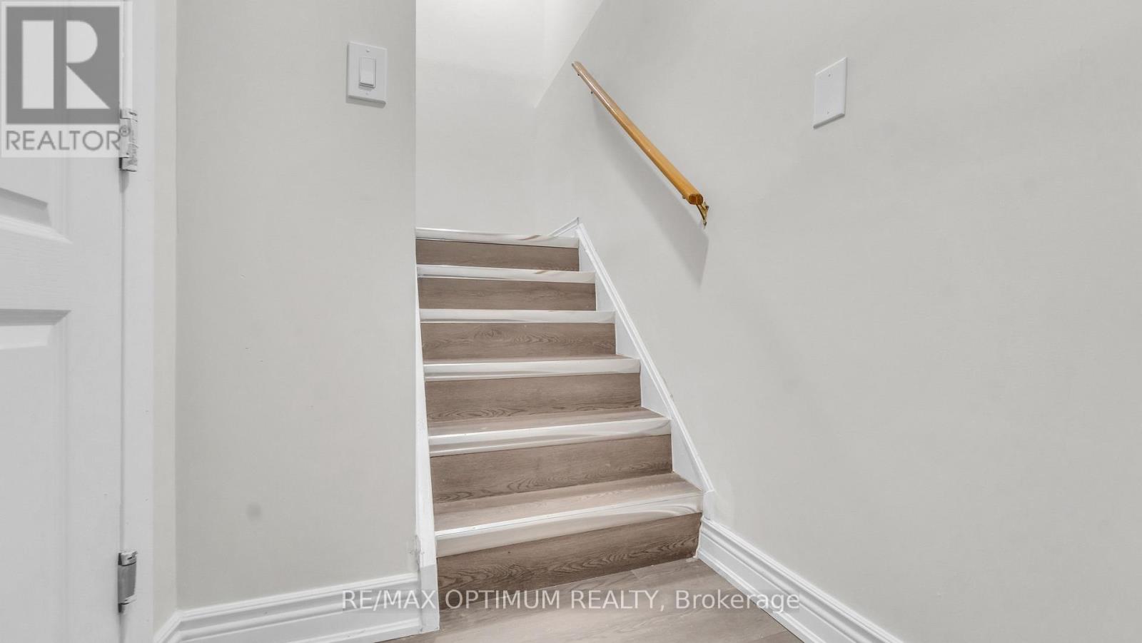 4 Lawnview Court, Brampton (Heart Lake West), Ontario  L7G 1T4 - Photo 32 - W13581778