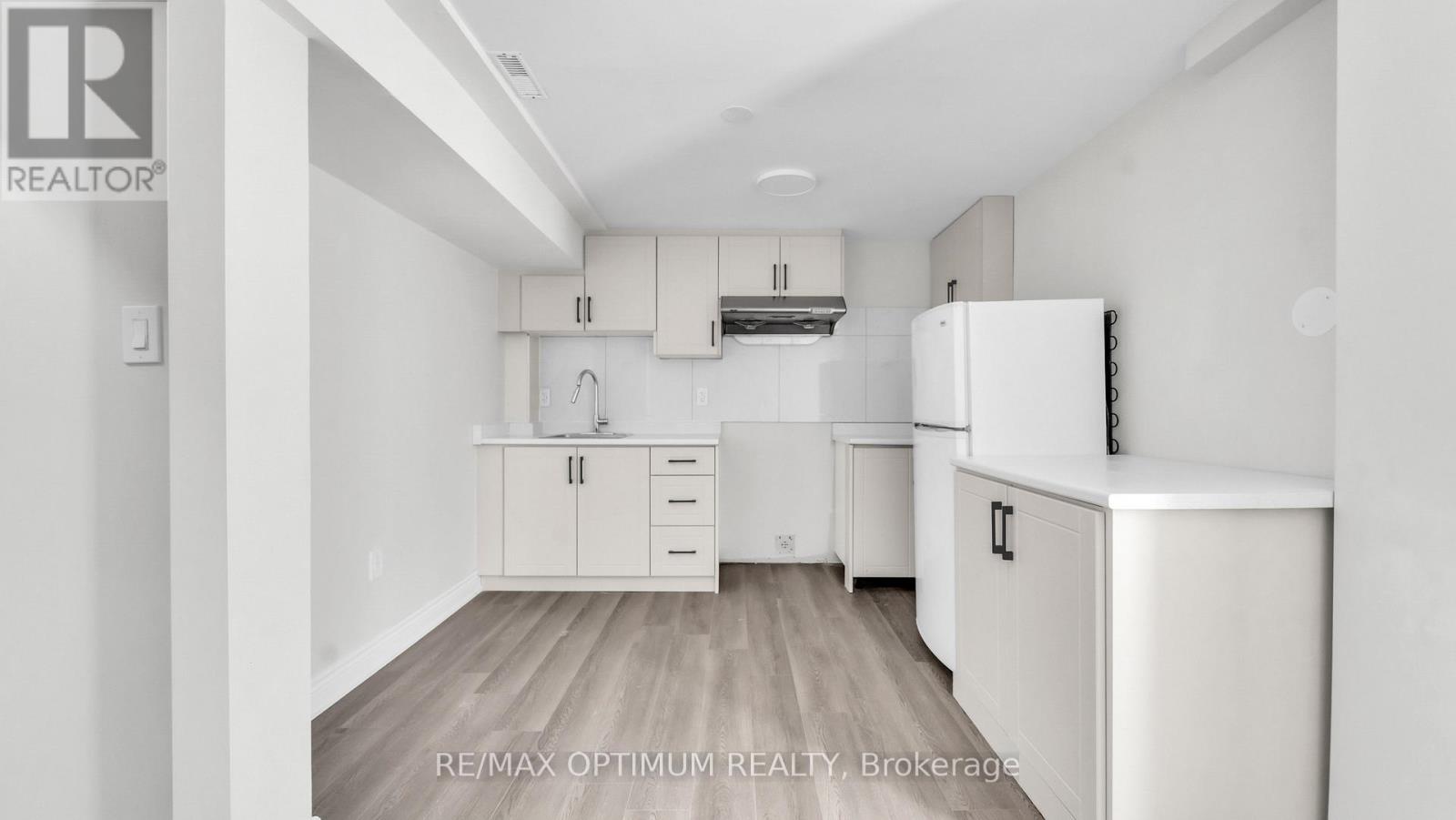 4 Lawnview Court, Brampton (Heart Lake West), Ontario  L7G 1T4 - Photo 34 - W13581778