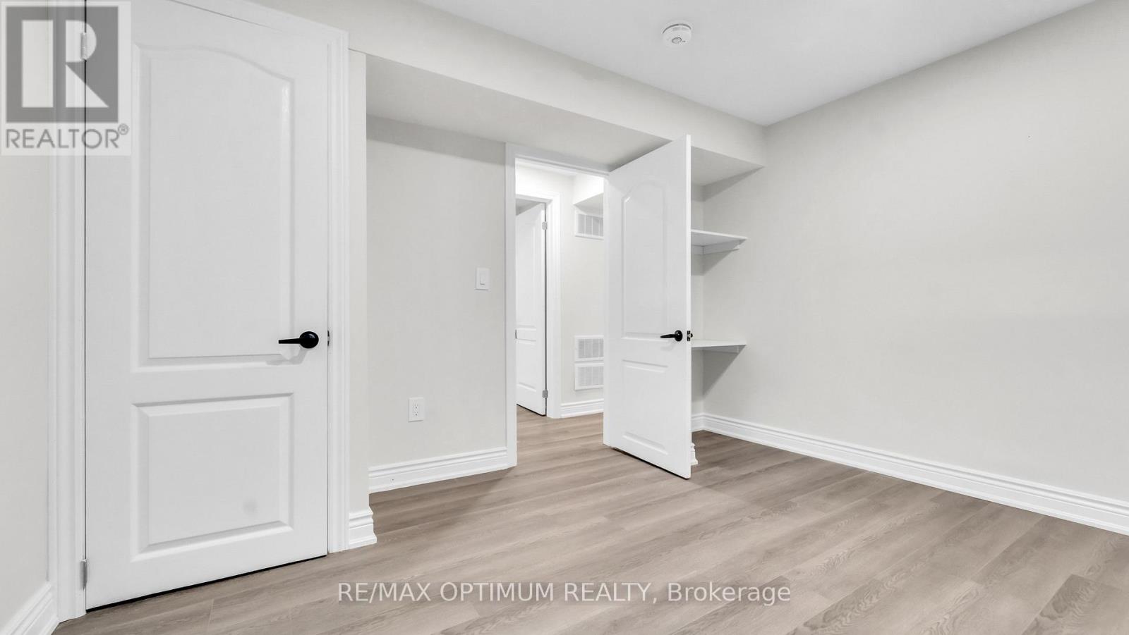 4 Lawnview Court, Brampton (Heart Lake West), Ontario  L7G 1T4 - Photo 37 - W13581778