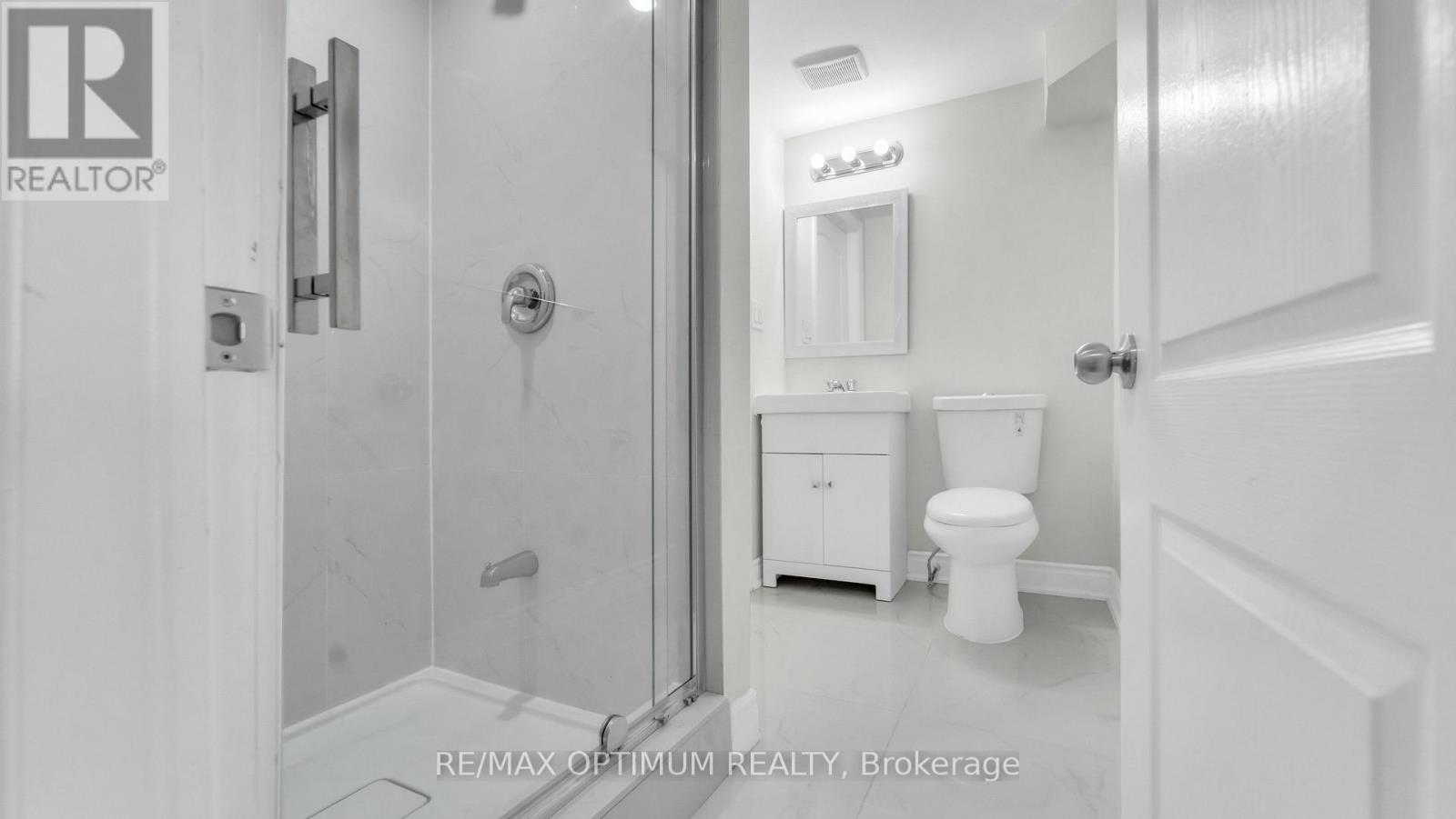 4 Lawnview Court, Brampton (Heart Lake West), Ontario  L7G 1T4 - Photo 38 - W13581778