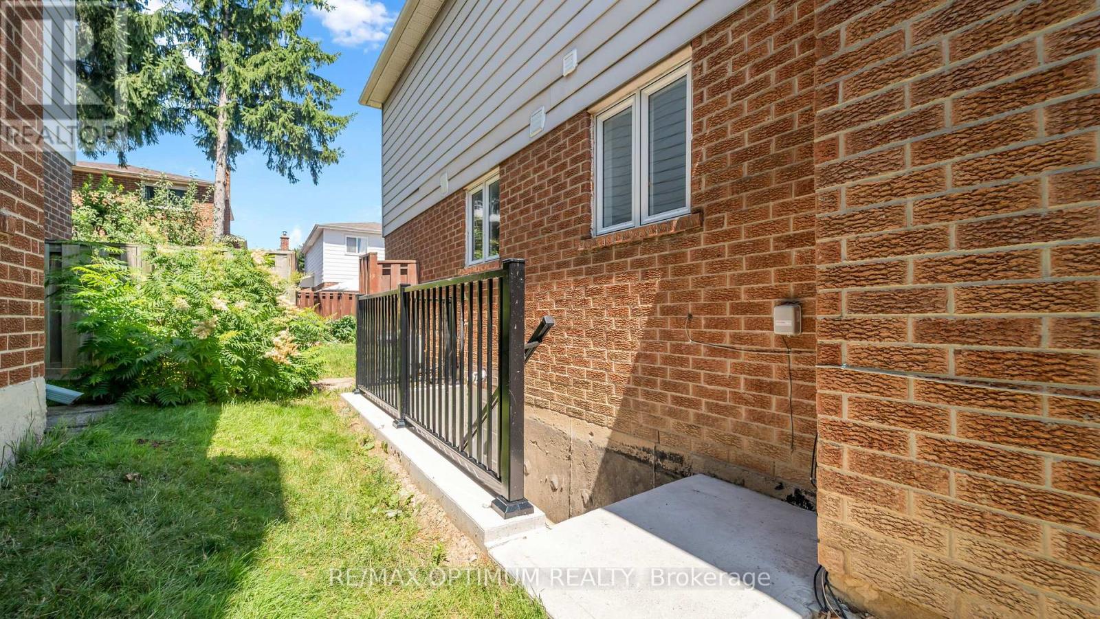 4 Lawnview Court, Brampton (Heart Lake West), Ontario  L7G 1T4 - Photo 42 - W13581778