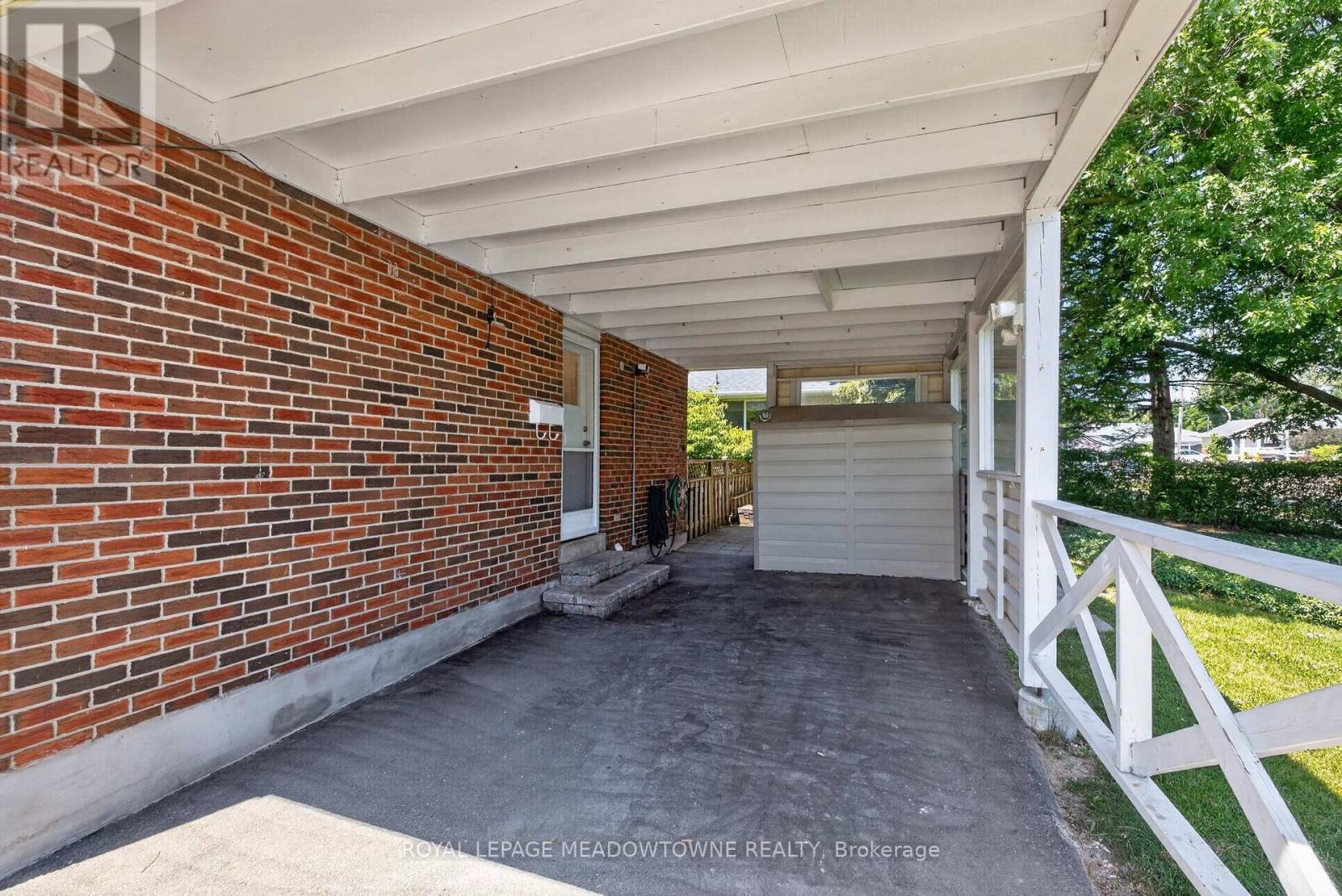 377 Delrex Boulevard, Halton Hills (Georgetown), Ontario  L7G 4H6 - Photo 4 - W13583202