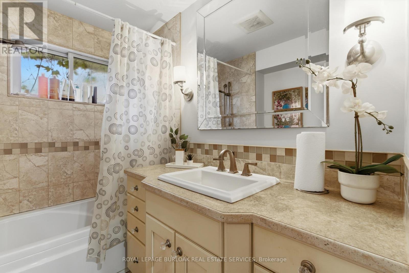 197 Burbank Street, Halton Hills (Ac Acton), Ontario  L7J 1S9 - Photo 15 - W13588924