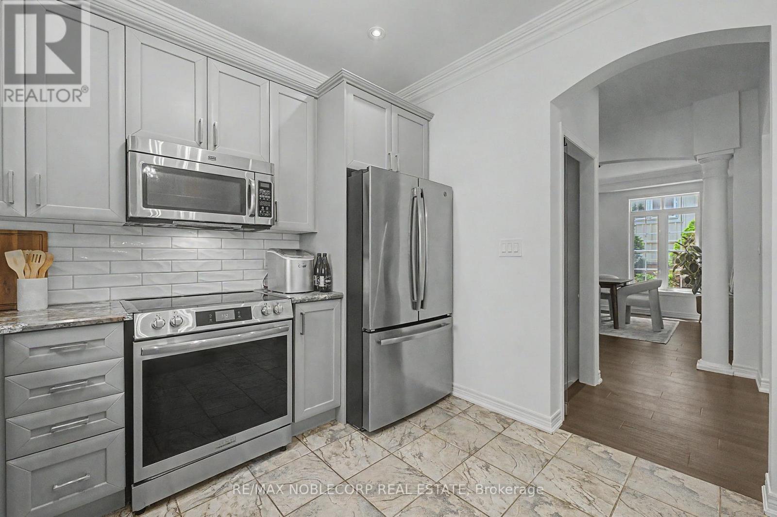 68 Meadowglen Boulevard, Halton Hills (Georgetown), Ontario  L7G 6J3 - Photo 17 - W13591412