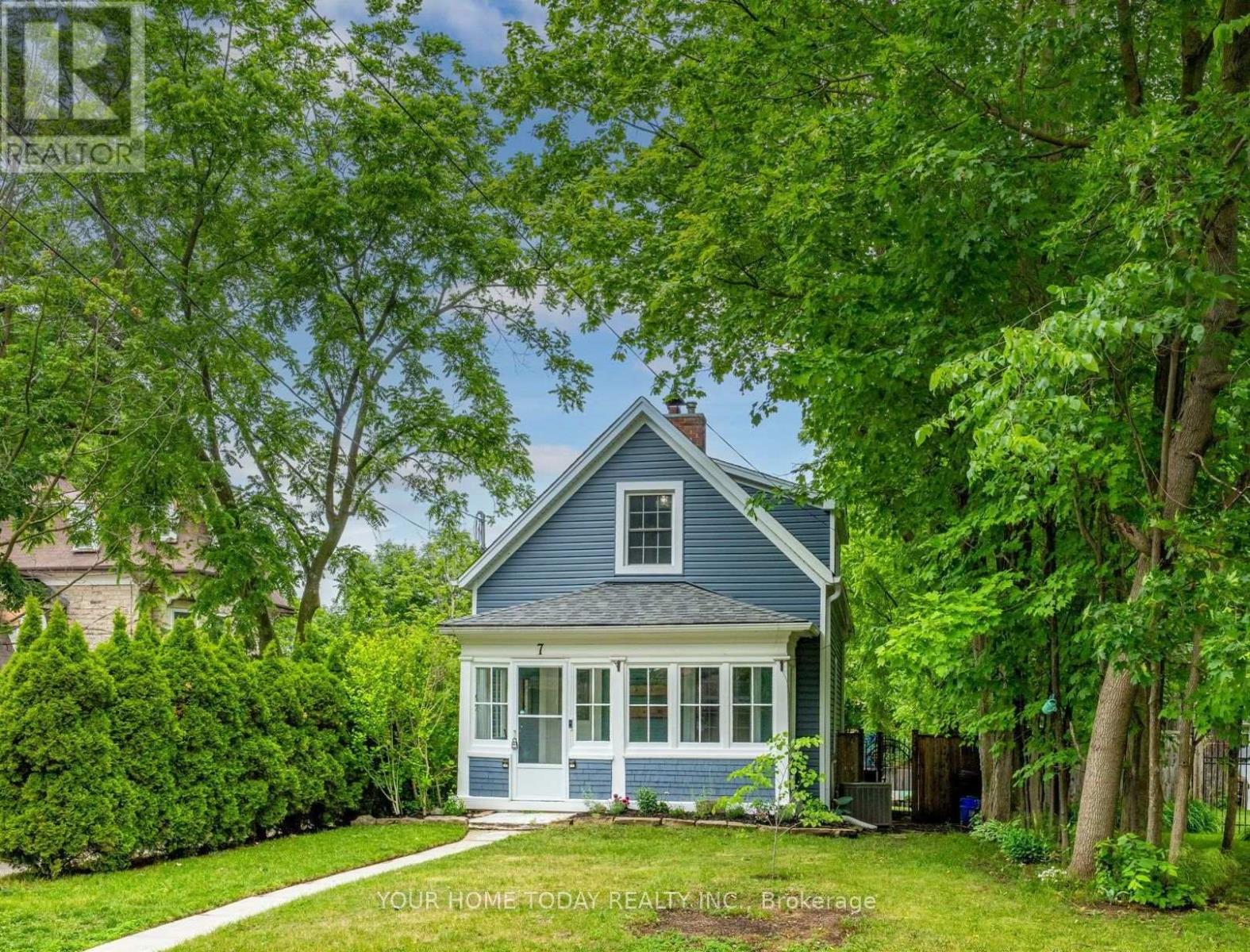 7 Albert Street, Halton Hills (Georgetown), Ontario  L7G 2A8 - Photo 1 - W13592020