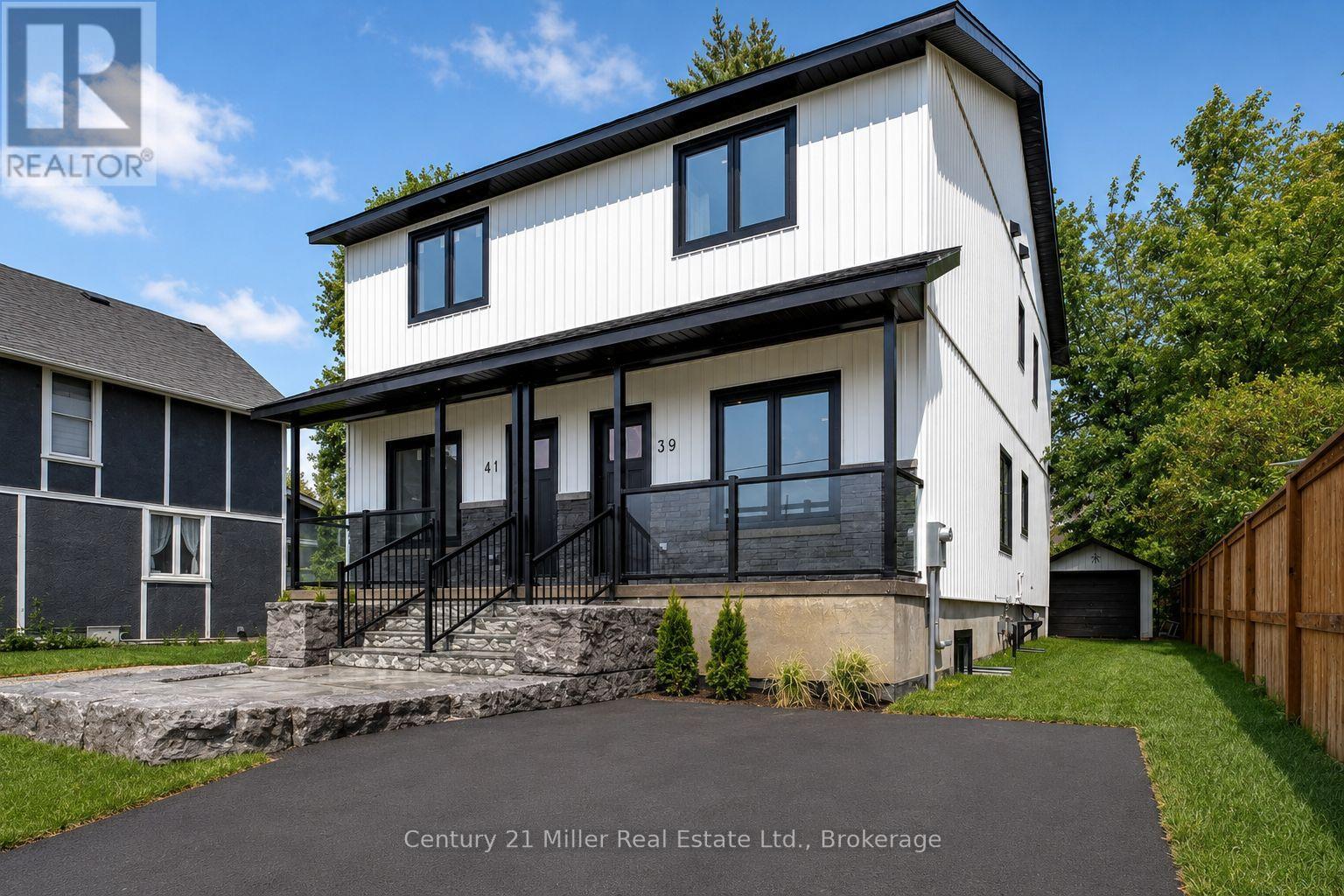 39 Victoria Street, Halton Hills (Georgetown), Ontario  L7G 3N5 - Photo 1 - W13592512