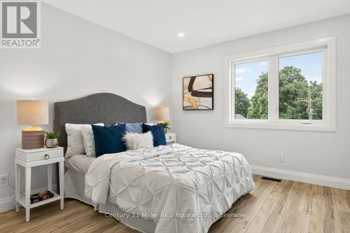 39 Victoria Street, Halton Hills (Georgetown), Ontario  L7G 3N5 - Photo 15 - W13592512