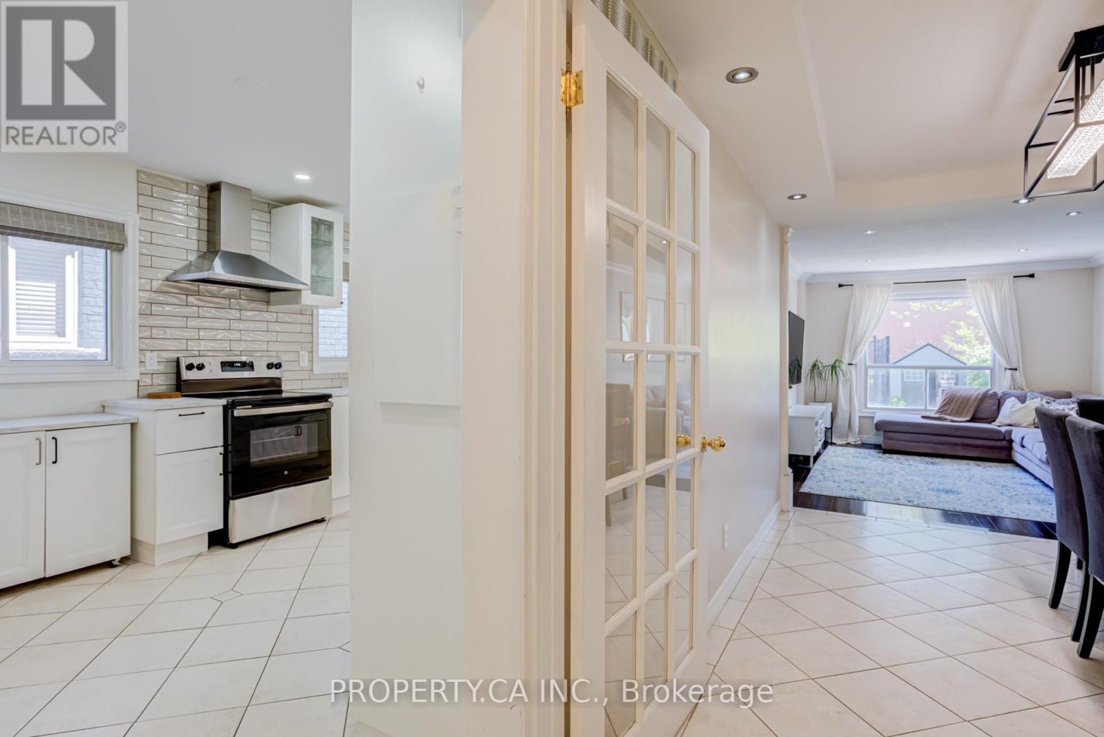 32 Mckinnon Avenue, Halton Hills (Georgetown), Ontario  L7G 5H5 - Photo 4 - W13595178