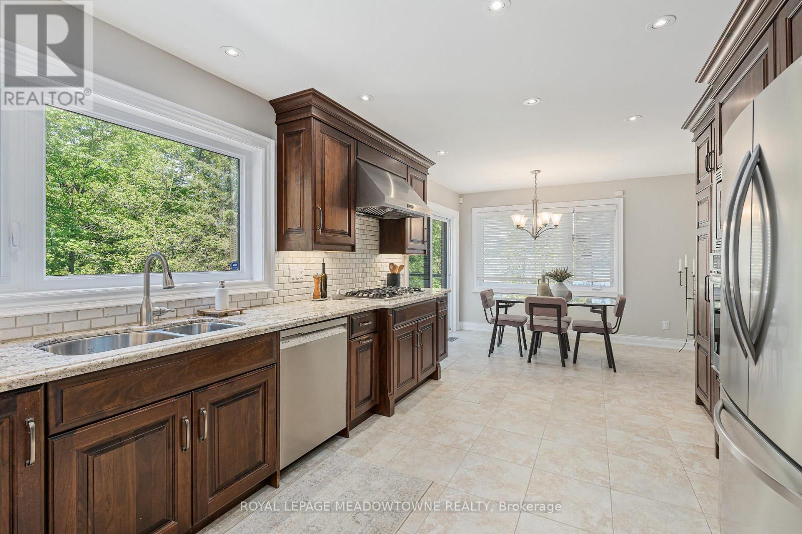 33 Heslop Court, Halton Hills (Georgetown), Ontario  L7G 4Z8 - Photo 6 - W13596628