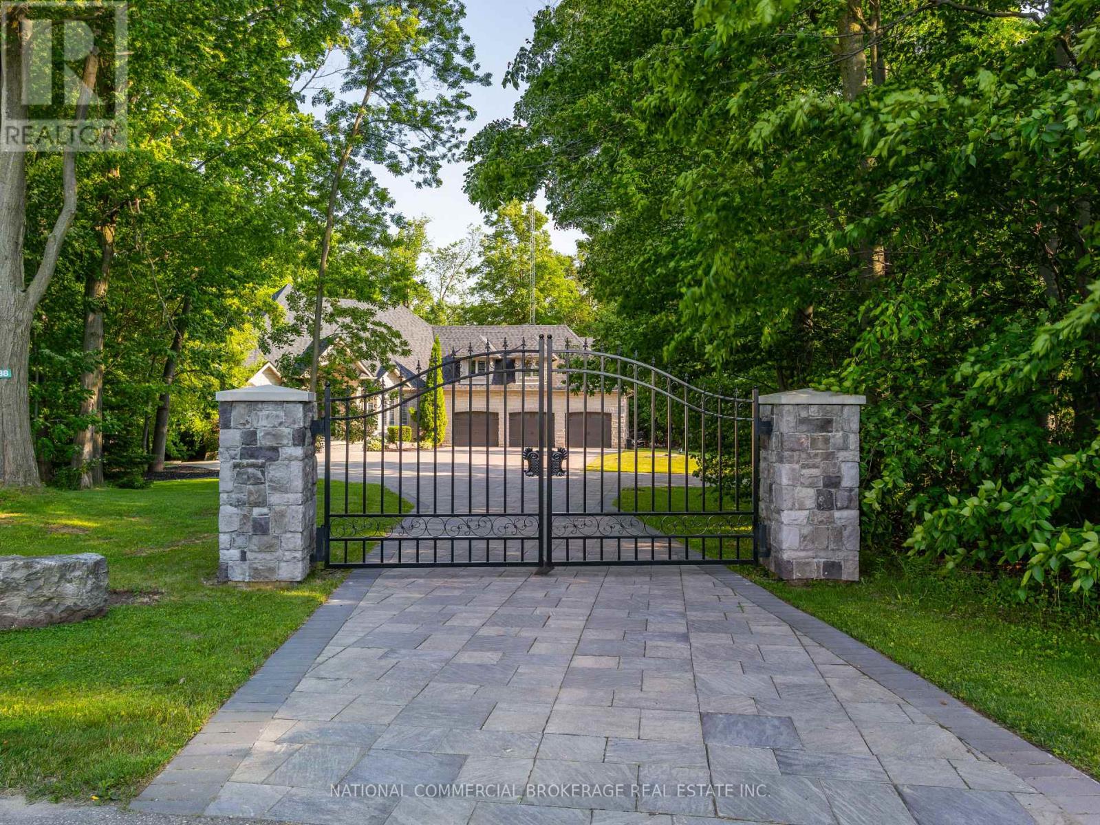 10088 Old Pine Crest Road, Halton Hills (Rural Halton Hills), Ontario  L0P 0A2 - Photo 2 - W13598292