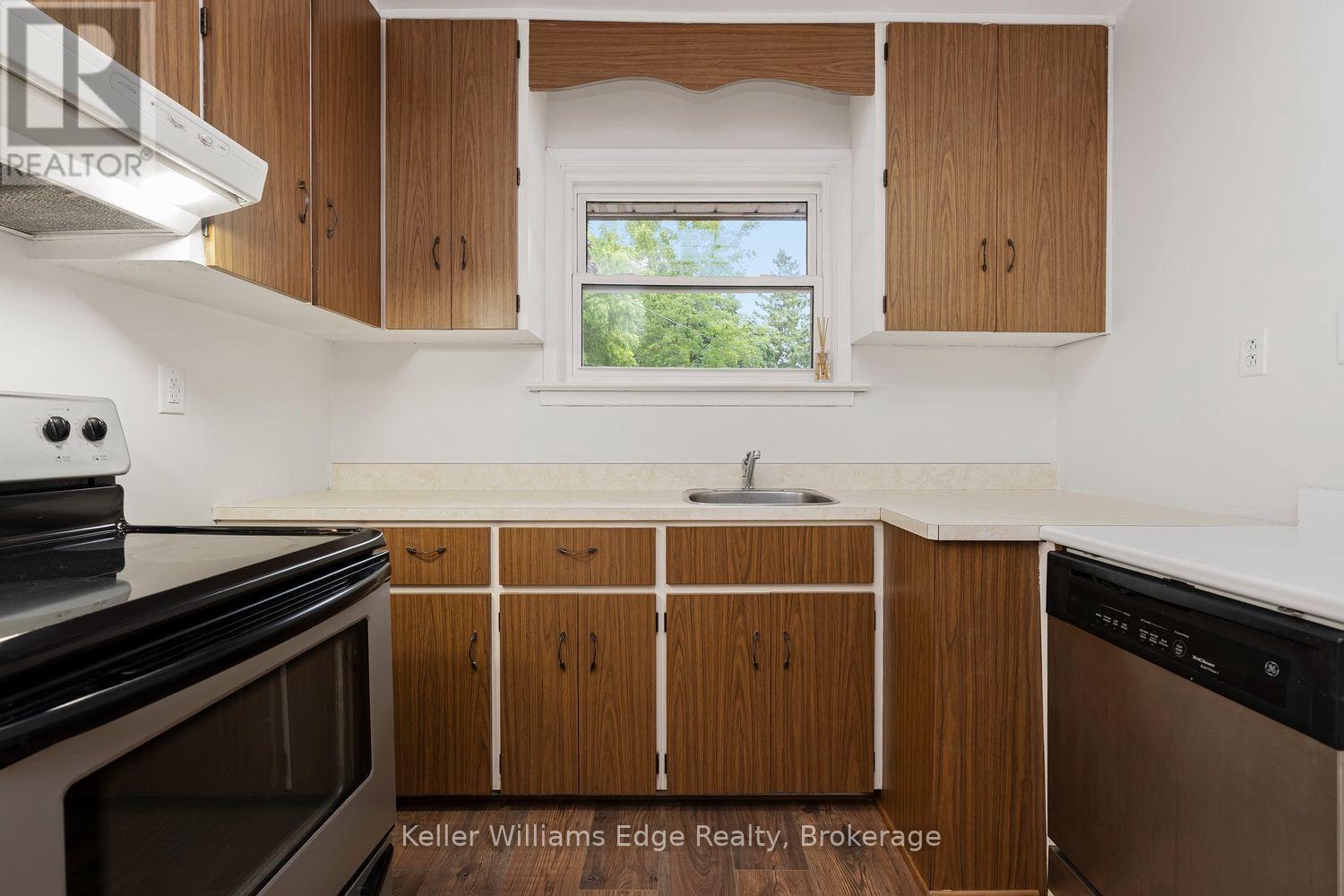 292 Mill Street E, Halton Hills (Ac Acton), Ontario  L7J 1J9 - Photo 11 - W13598454