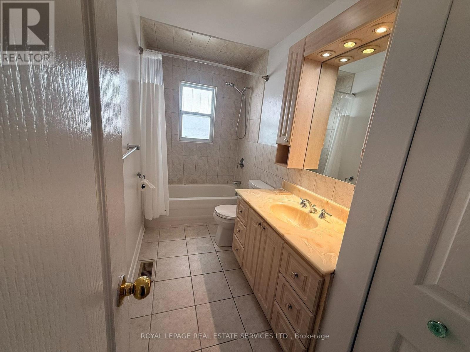 1 - 19 Academy Road, Halton Hills (Georgetown), Ontario  L7G 3N7 - Photo 14 - W13598554