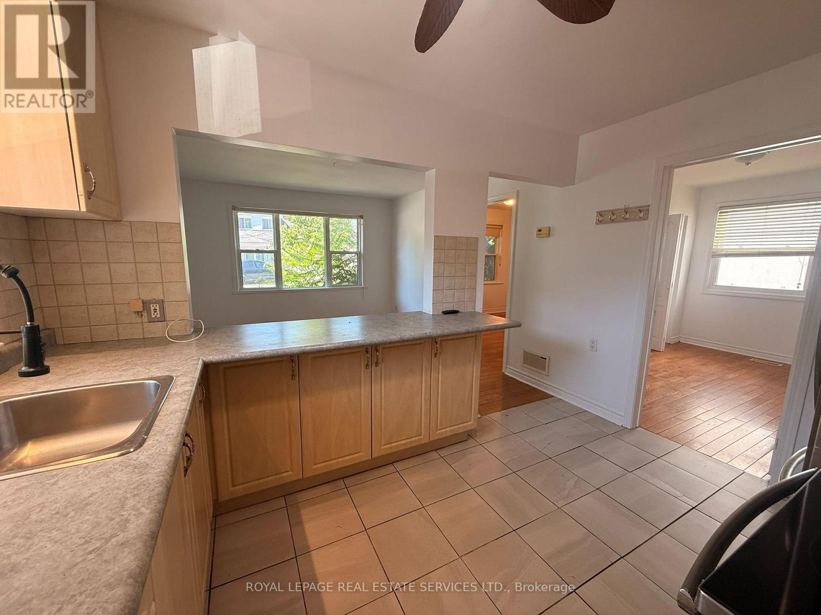 1 - 19 Academy Road, Halton Hills (Georgetown), Ontario  L7G 3N7 - Photo 4 - W13598554