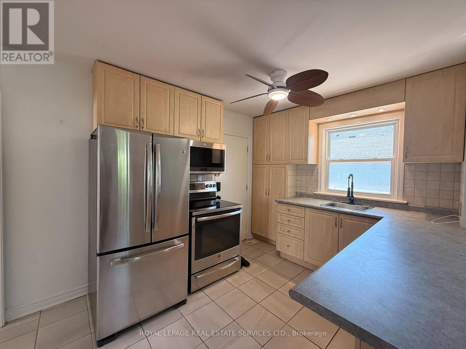 1 - 19 Academy Road, Halton Hills (Georgetown), Ontario  L7G 3N7 - Photo 5 - W13598554