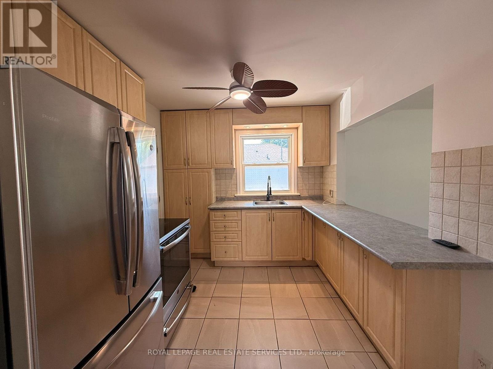 1 - 19 Academy Road, Halton Hills (Georgetown), Ontario  L7G 3N7 - Photo 6 - W13598554