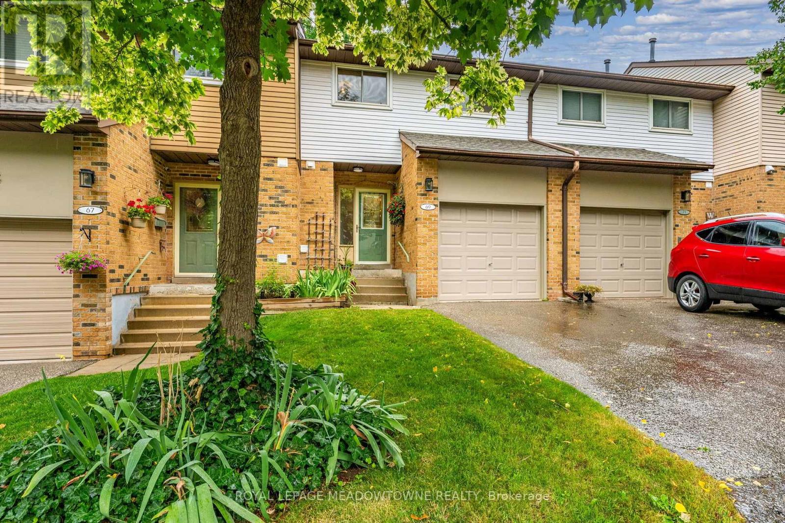 69 Lynden Circle, Halton Hills (Georgetown), Ontario  L7G 4Y7 - Photo 2 - W13602186