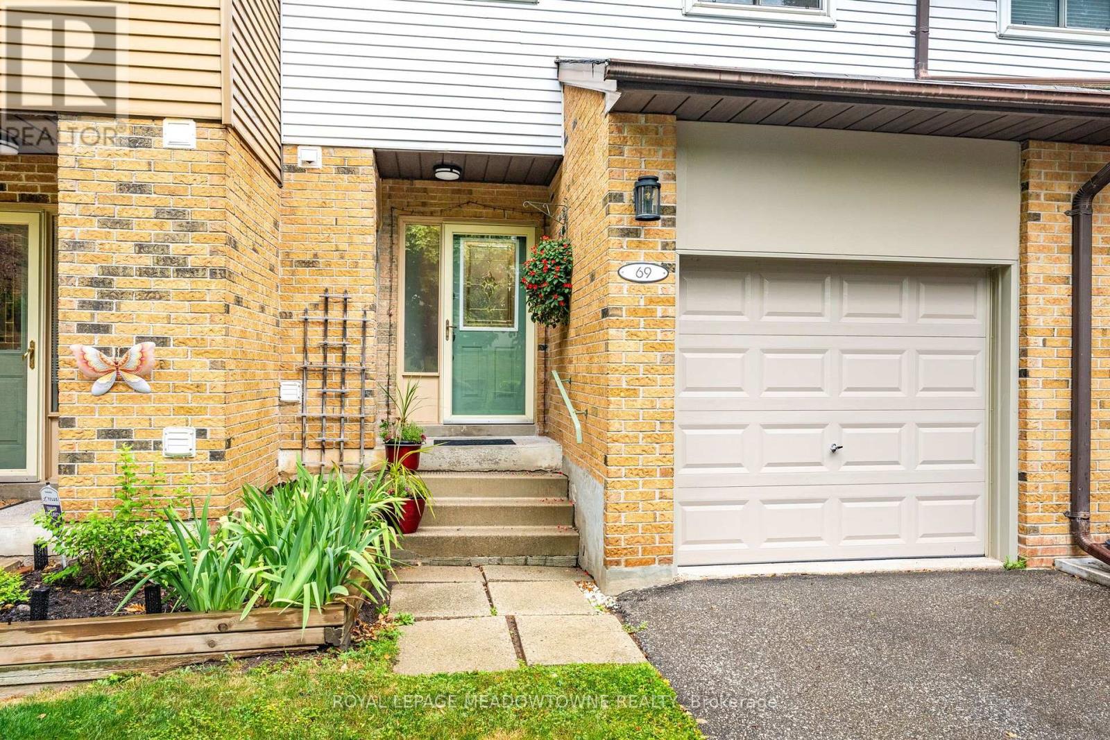 69 Lynden Circle, Halton Hills (Georgetown), Ontario  L7G 4Y7 - Photo 3 - W13602186