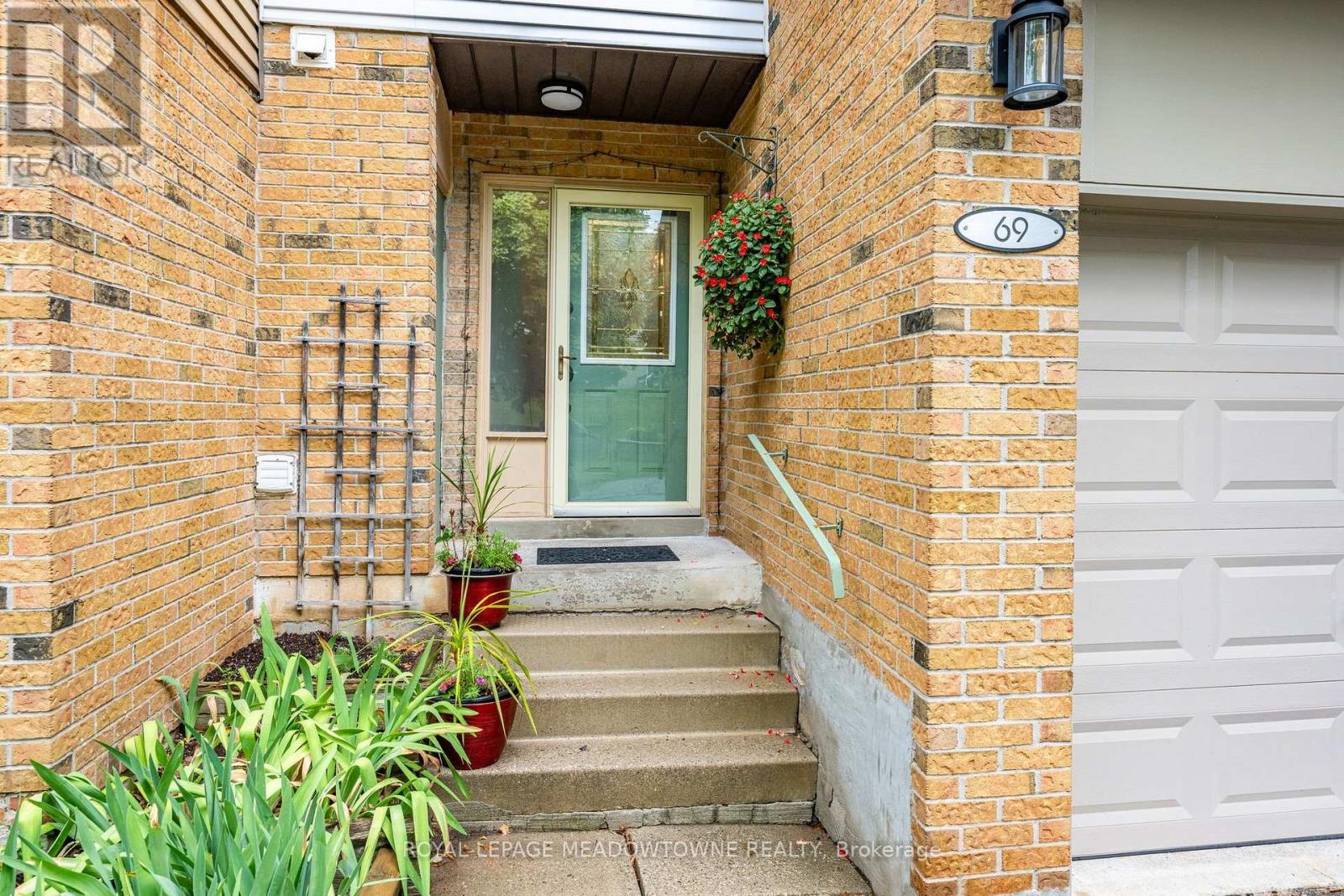 69 Lynden Circle, Halton Hills (Georgetown), Ontario  L7G 4Y7 - Photo 4 - W13602186
