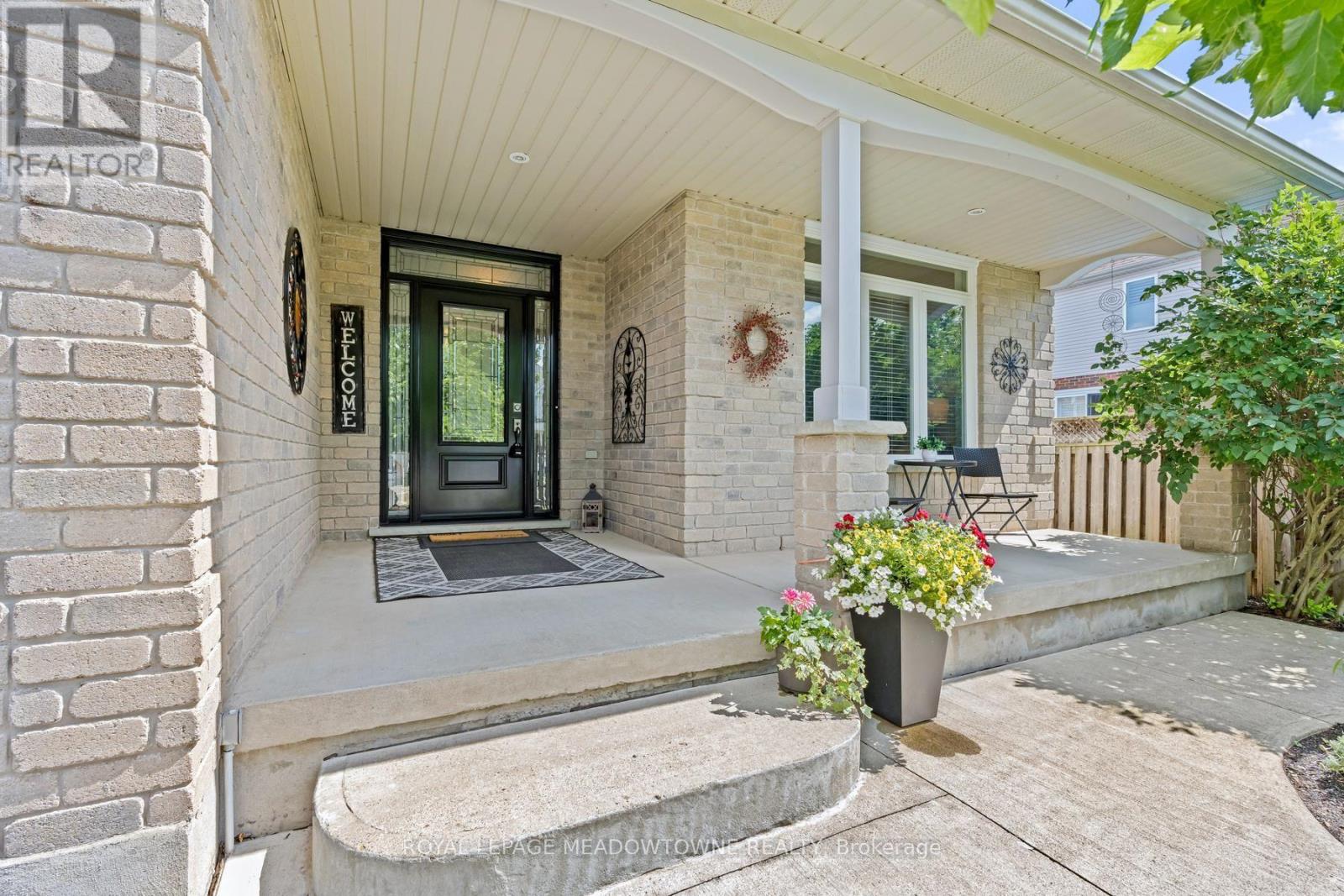 17 Dawkins Crescent, Halton Hills (Ac Acton), Ontario  L7J 2Z4 - Photo 5 - W13602354