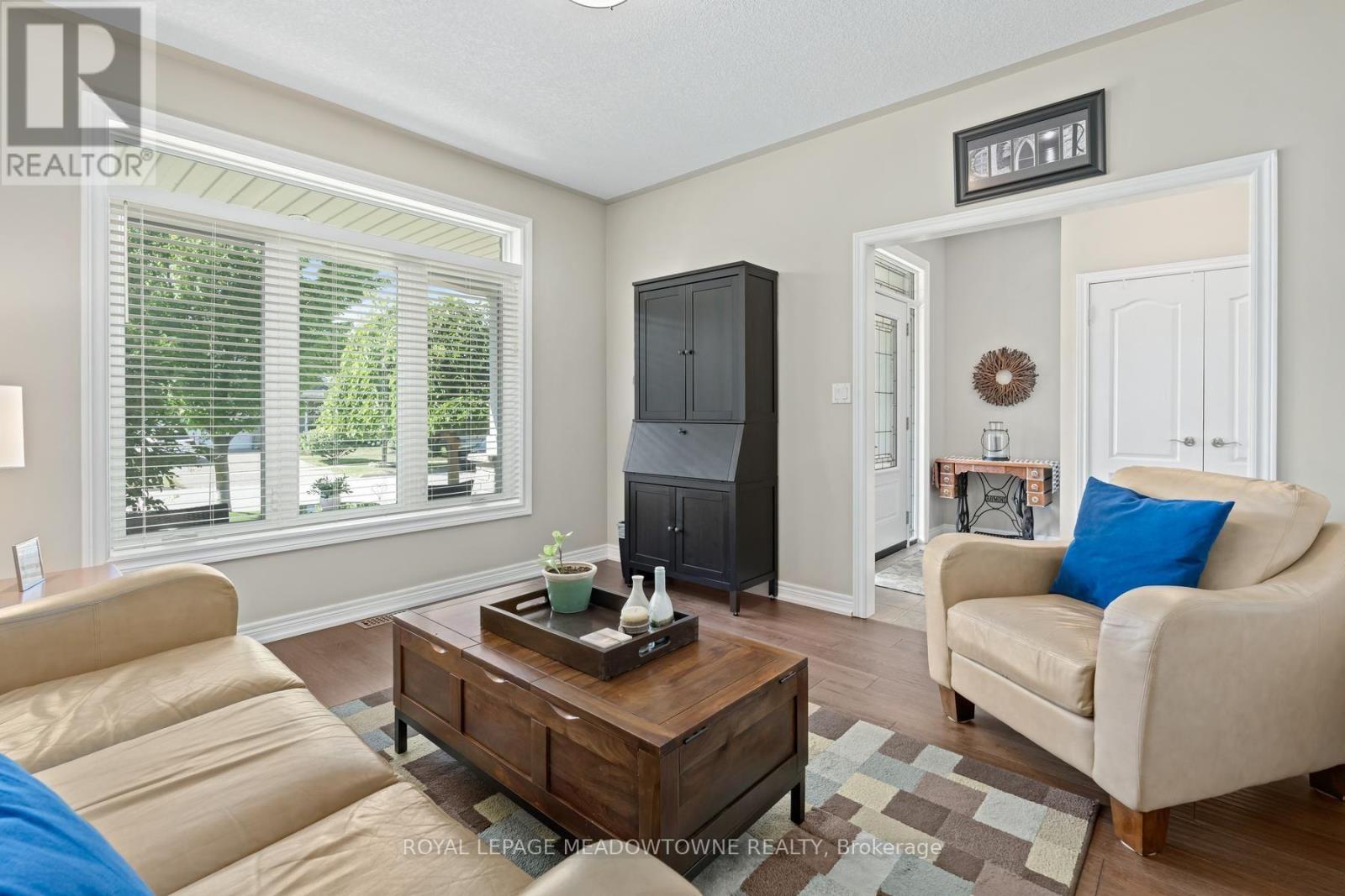 17 Dawkins Crescent, Halton Hills (Ac Acton), Ontario  L7J 2Z4 - Photo 8 - W13602354