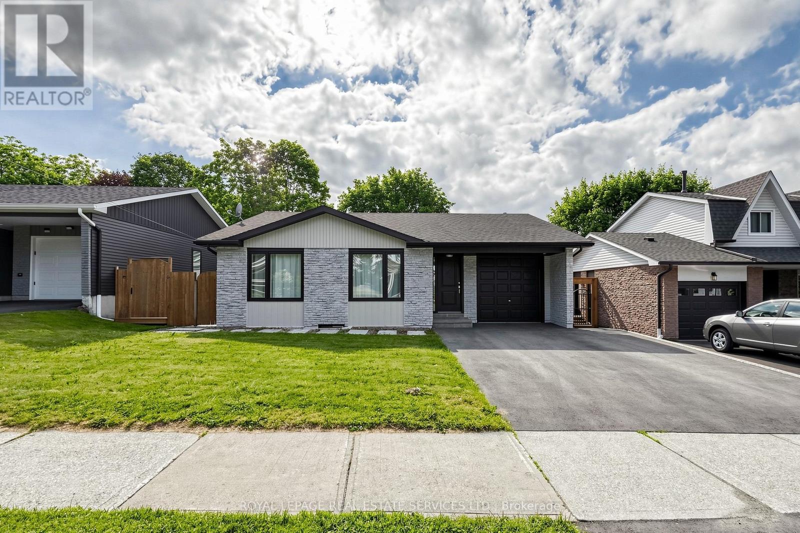123 Mill Street W, Halton Hills (Ac Acton), Ontario  L7G 2C7 - Photo 1 - W13603854