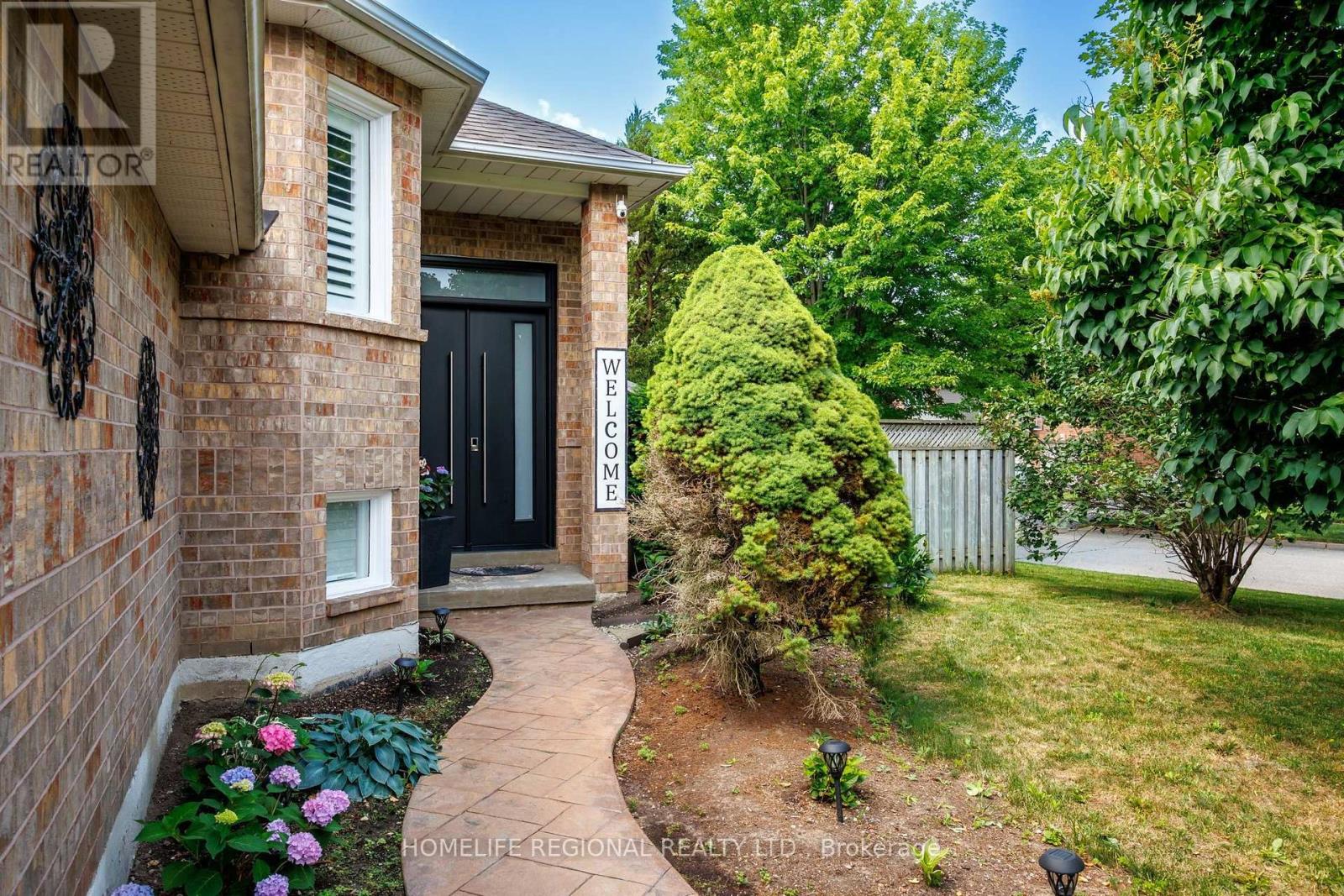20 Ruddell Crescent, Halton Hills (Georgetown), Ontario  L7G 5N4 - Photo 2 - W13612190