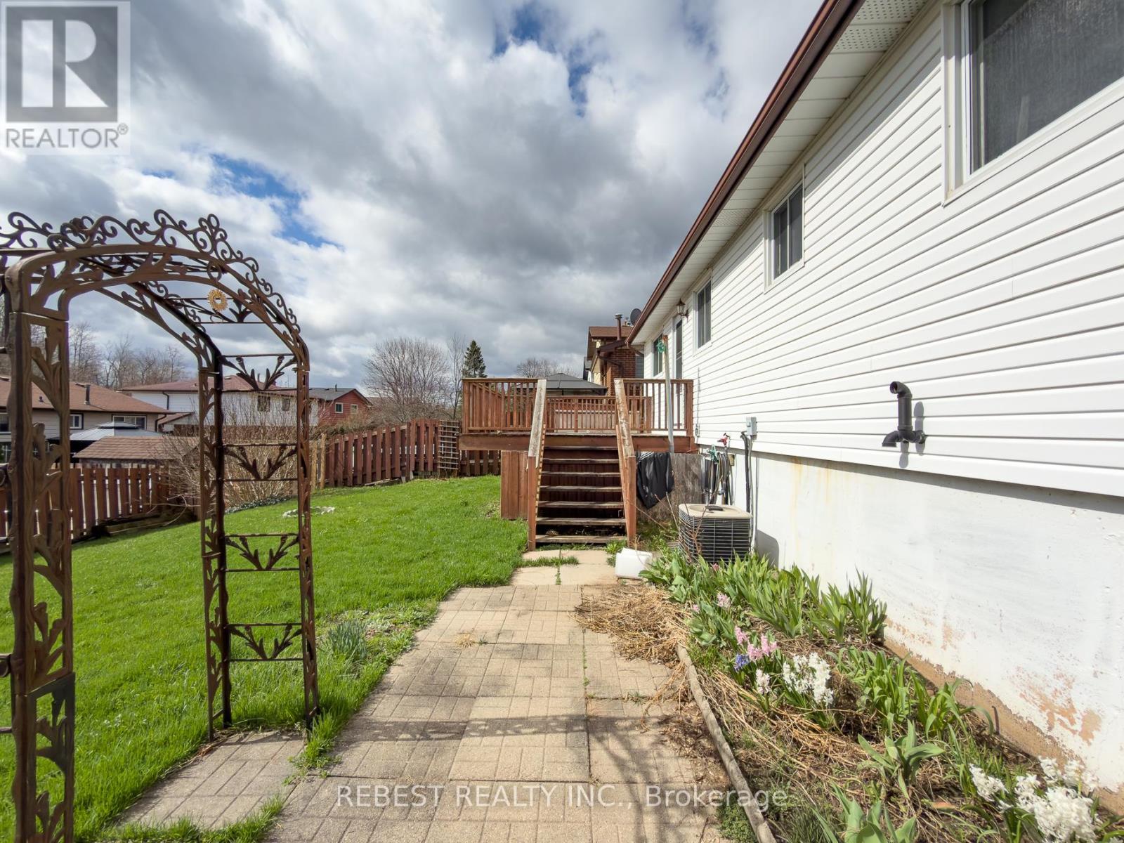 98 Cobblehill Road, Halton Hills (Ac Acton), Ontario  L7J 1P3 - Photo 18 - W13614322