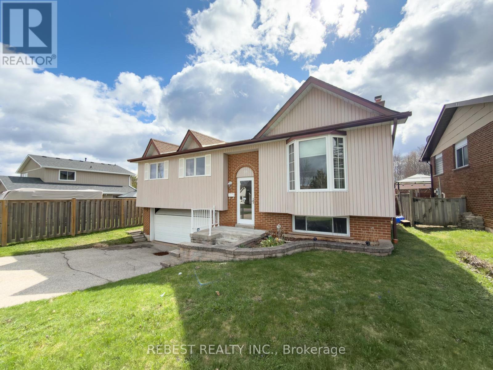 98 Cobblehill Road, Halton Hills (Ac Acton), Ontario  L7J 1P3 - Photo 3 - W13614322