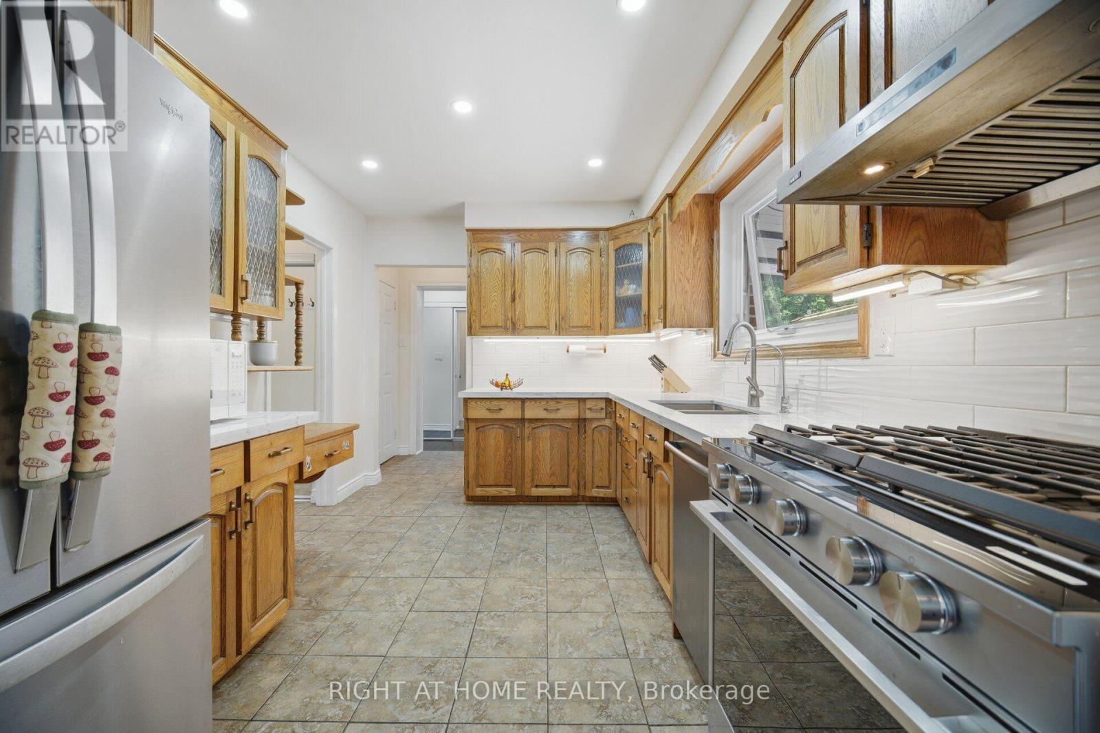 4 Rosefield Drive, Halton Hills (Georgetown), Ontario  L7G 4R1 - Photo 16 - W13615378