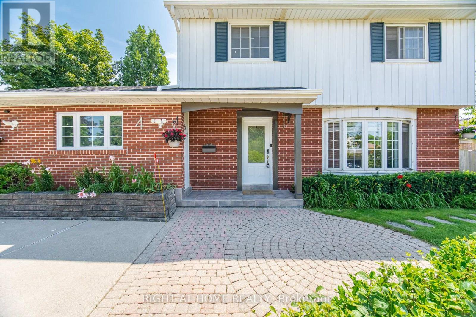 4 Rosefield Drive, Halton Hills (Georgetown), Ontario  L7G 4R1 - Photo 4 - W13615378