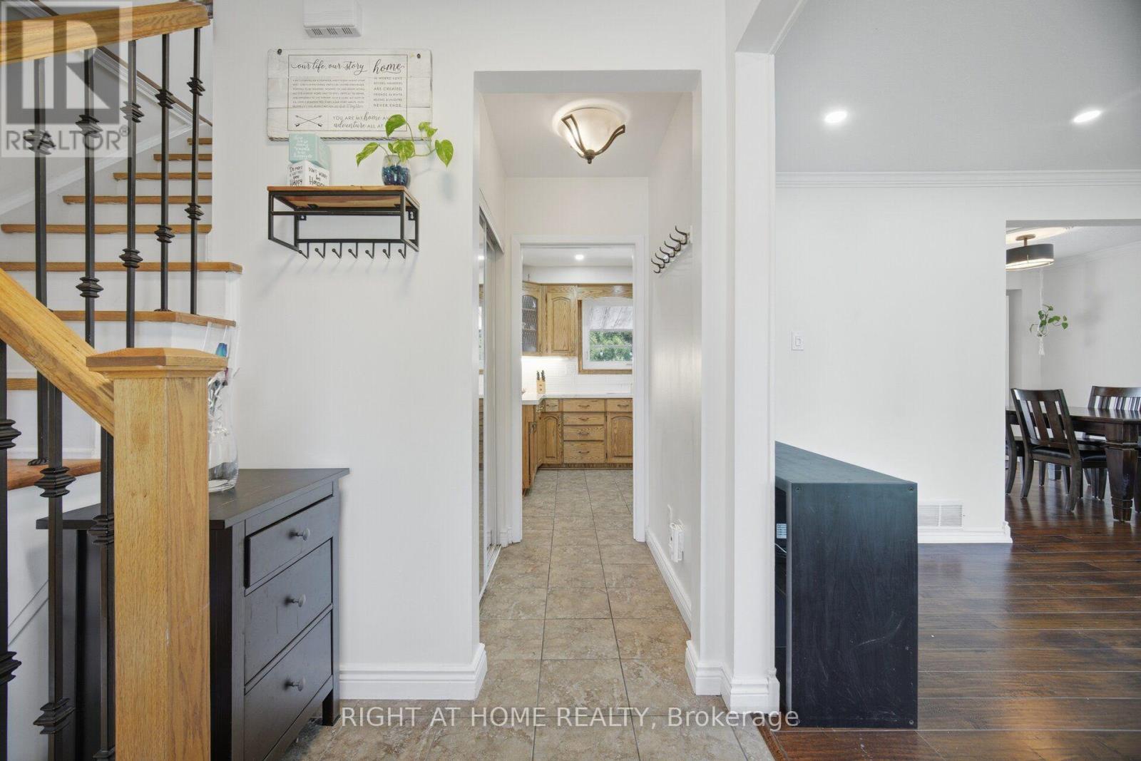 4 Rosefield Drive, Halton Hills (Georgetown), Ontario  L7G 4R1 - Photo 7 - W13615378