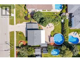 <div class="price">$999,990</div> 4 Rosefield Drive, Halton Hills (Georgetown)<br><div style="margin-bottom:8px;"><small>Right At Home Realty</small></div><div class='bed_bath'>4 Bed | 3 Bath</div>