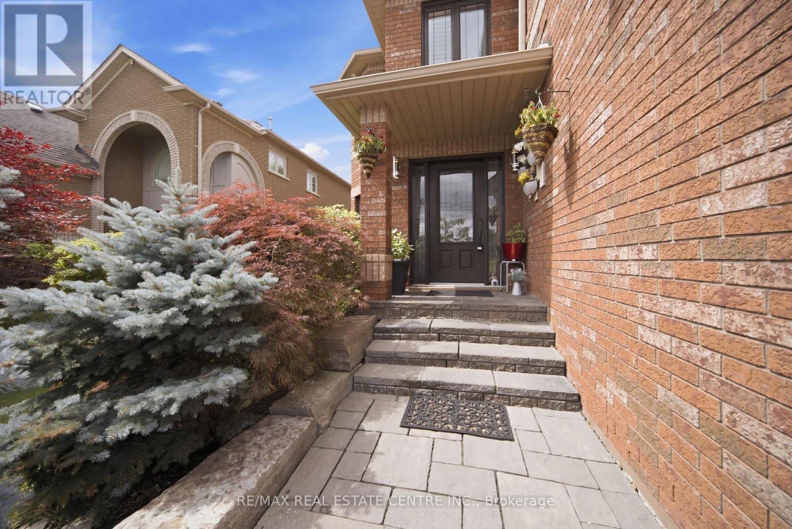 49 Miller Drive, Halton Hills (Georgetown), Ontario  L7G 5P7 - Photo 3 - W13617102
