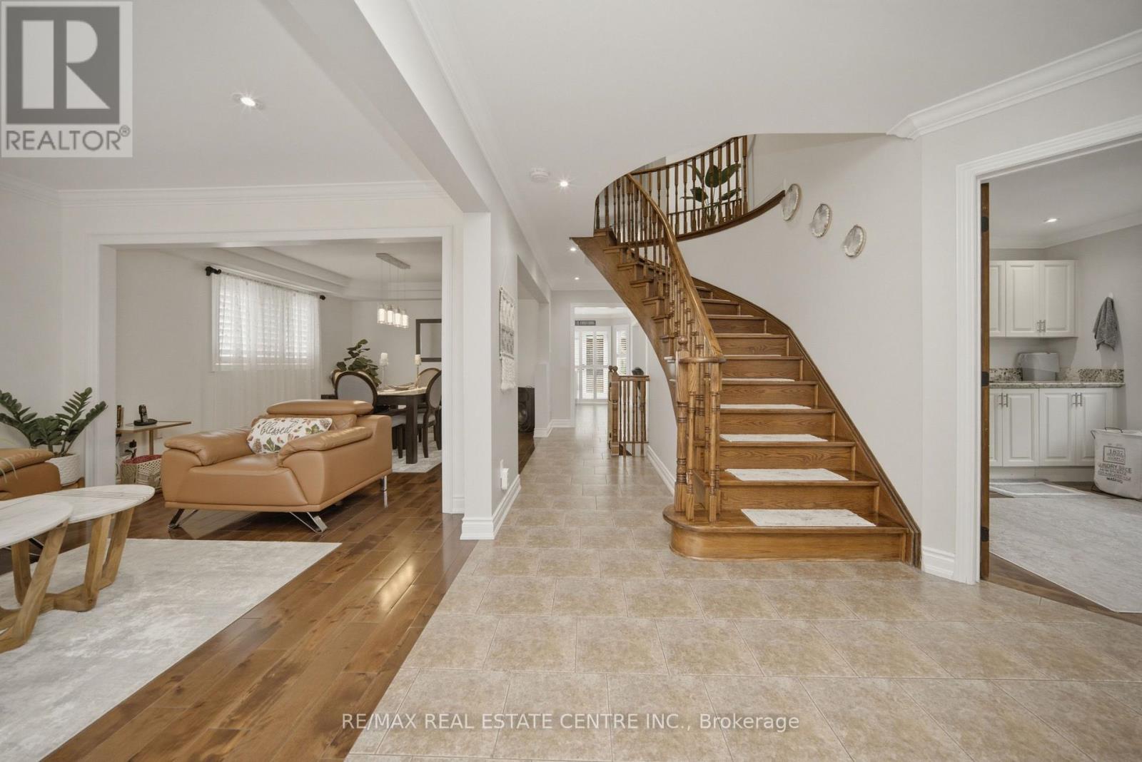 49 Miller Drive, Halton Hills (Georgetown), Ontario  L7G 5P7 - Photo 5 - W13617102