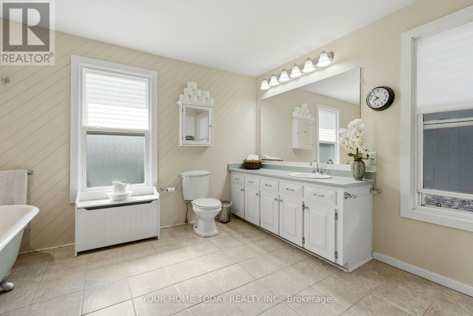 12 King Street, Halton Hills (Georgetown), Ontario  L7G 2H1 - Photo 28 - W13617572