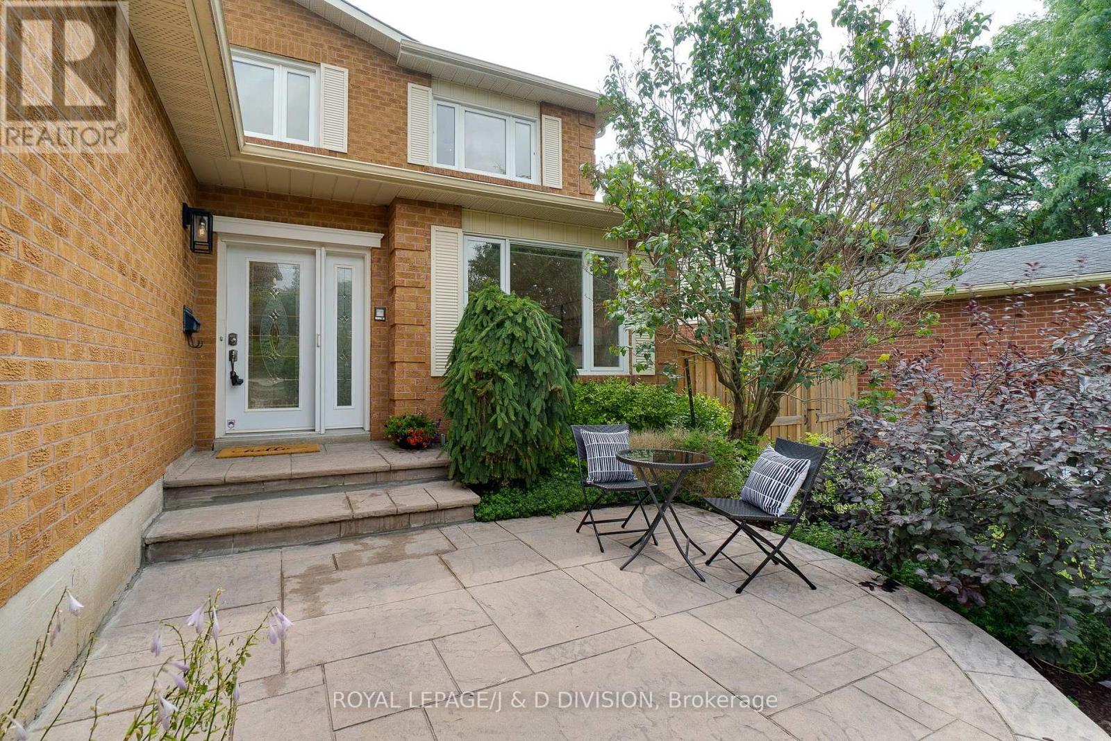 12 Jason Crescent, Halton Hills (Georgetown), Ontario  L7G 4Z4 - Photo 4 - W13618250