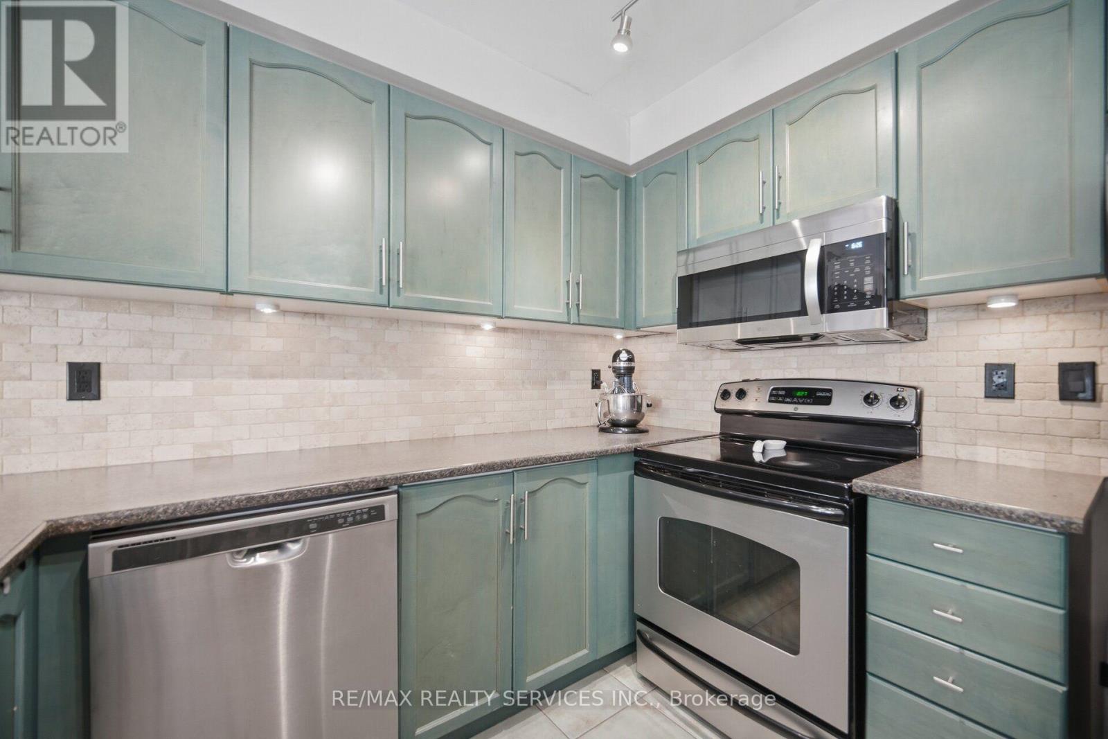 6 Harding Street, Halton Hills (Georgetown), Ontario  L7G 6B1 - Photo 17 - W13619520